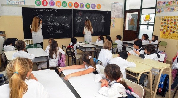 zzzznacp2NOTICIAS ARGENTINASLA PLATA, MARZO 25: La escuela primaria 18 de Gonnet, en la capital provincial, fue uno de los centros educativos en los que hoy se dictaron clases.Foto NA: BA Noticias zzzz