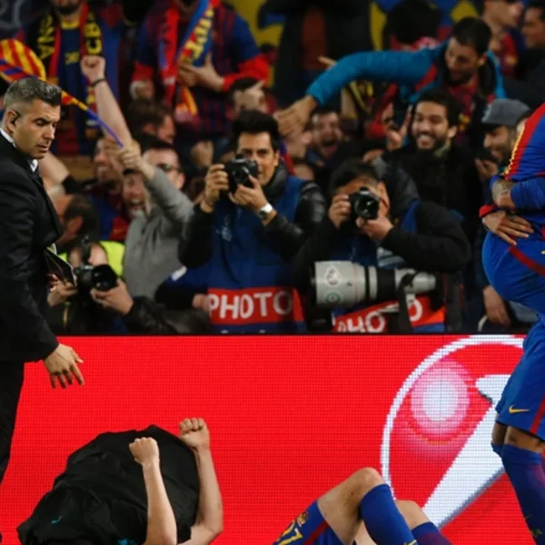 ¡Qué locura! Messi trató de irse del Camp Nou, pero ¡no lo dejaron los hinchas!