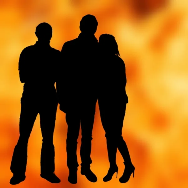 ¡Se le juntó el ganado! Fue al teatro con su novia y se cruzó con su ex