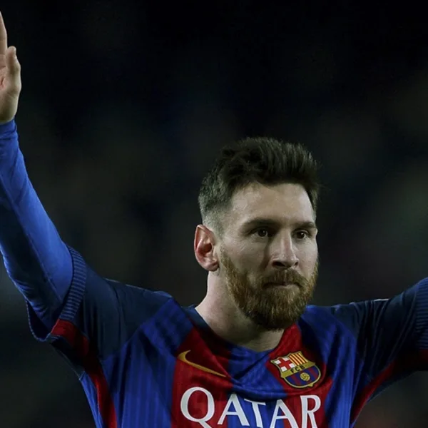Messi te da la bienvenida al Camp Nou