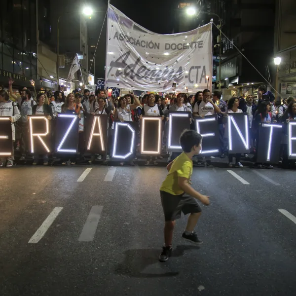 Antes de un nuevo paro, docentes realizaron una marcha