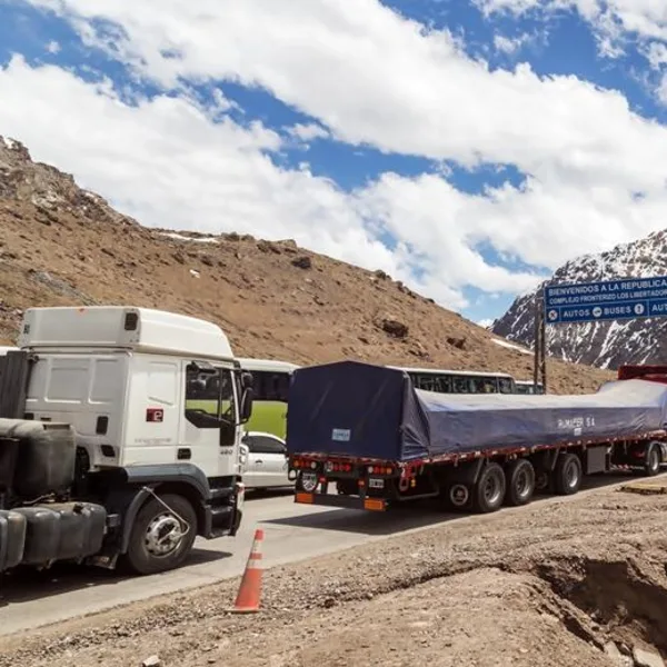 Más de 20 mil argentinos colapsaron la frontera para comprar en Chile