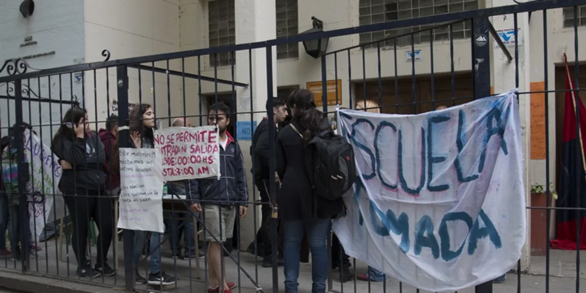 Los estudiantes del Nacional Buenos Aires se suman al paro docente ...