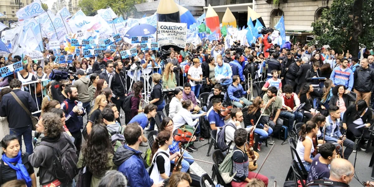 Un gremio docente amenaza con ir al paro en la Ciudad | Filo News