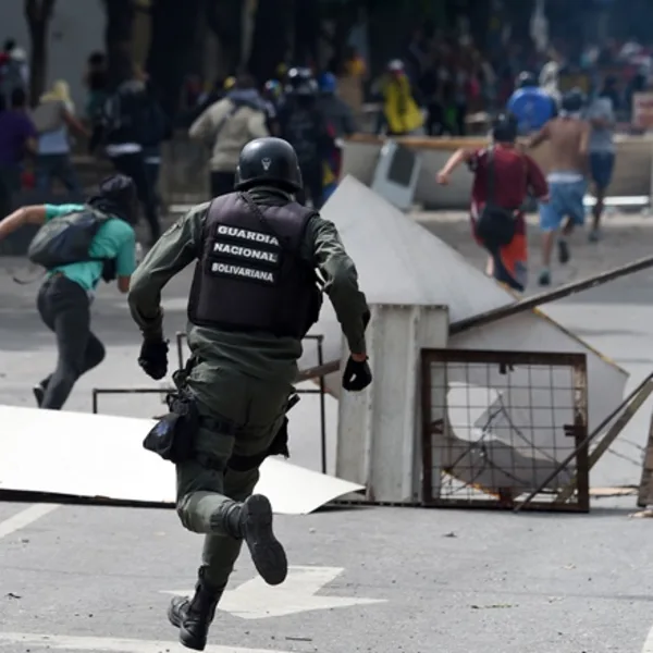 Estados Unidos ordenó abandonar Venezuela a los familiares de su personal de la embajada