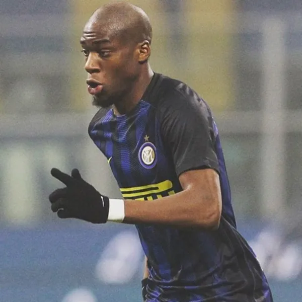 ¡Era en el otro arco! Kondogbia y uno de los mejores goles en contra de la historia