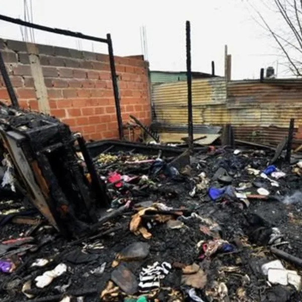 Conmoción en La Plata: Incendio fatal deja sin vida a un hombre y su beba de 7 meses