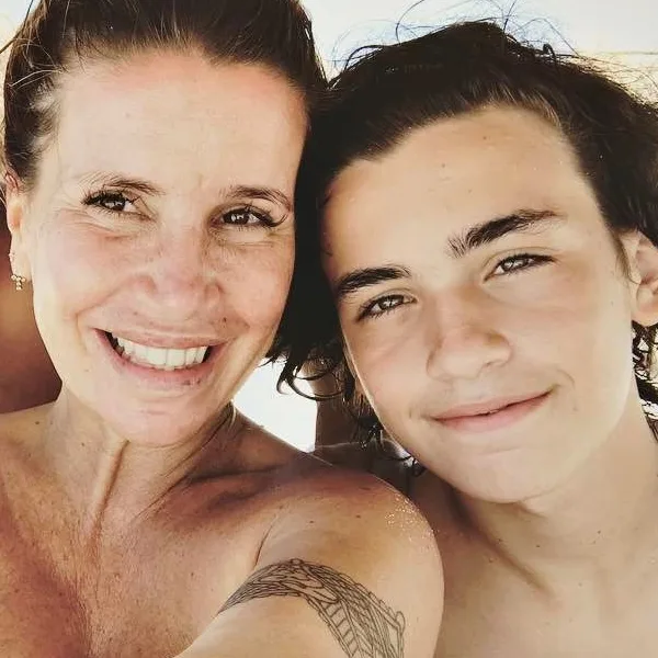 ¡Flor de panza! Peña mostró su cuerpazo en un microbikini, a poco de dar a luz