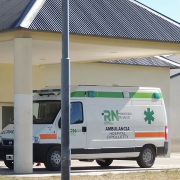 Un hombre quiso arreglar un auto y terminó prendido fuego