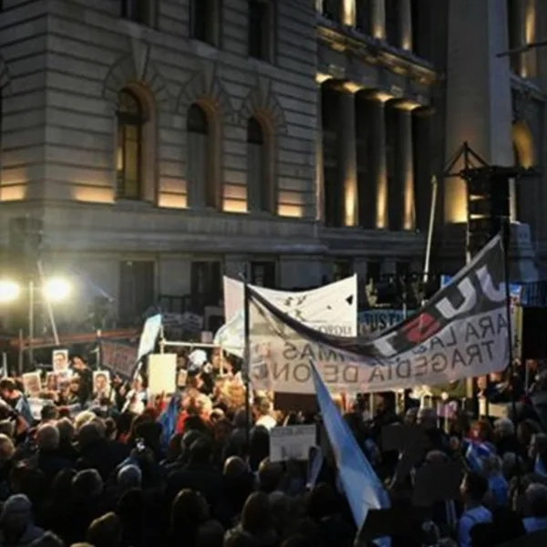 Miles de personas marcharon a Tribunales contra la corrupción e impunidad