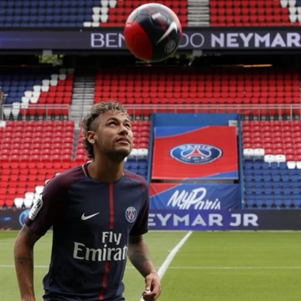 Se queda con las ganas: por qué Neymar deberá esperar para debutar en el PSG