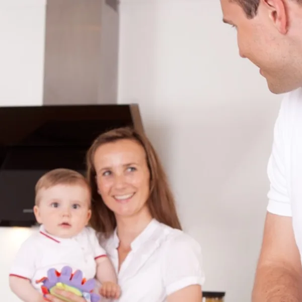 ¿Nace el bebé y desaparece la pasión?: 5 tips para mantener el amor