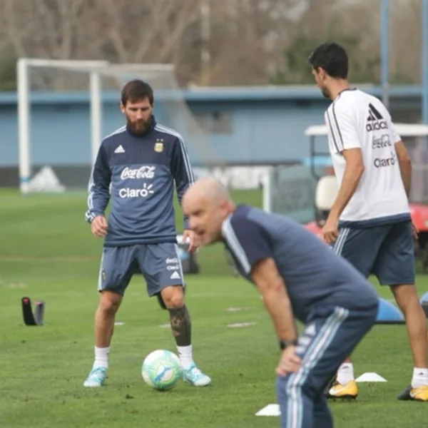 La Selección Argentina se entrenó en Ezeiza con una baja importante
