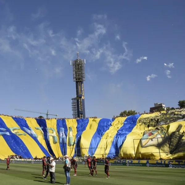 ¡Impresionante! El gigantesco telón que desplegó la hinchada de Central en el clásico