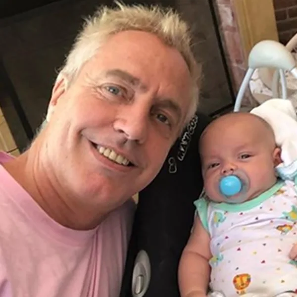 ¡Qué pequeño! Así recibió Mirko sus primeras vacaciones de verano