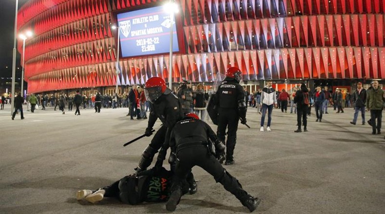 Un policía murió durante los disturbios en el partido Athletic Bilbao- Spartak Moscú