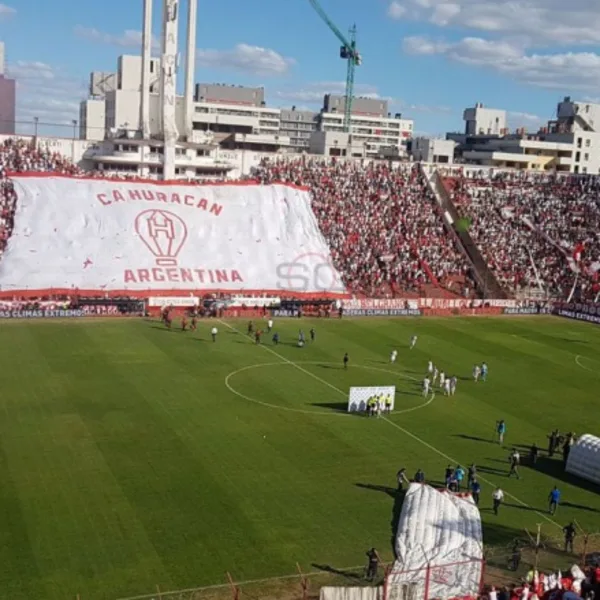 Aterrador: filmaron un fantasma en la cancha de Huracán