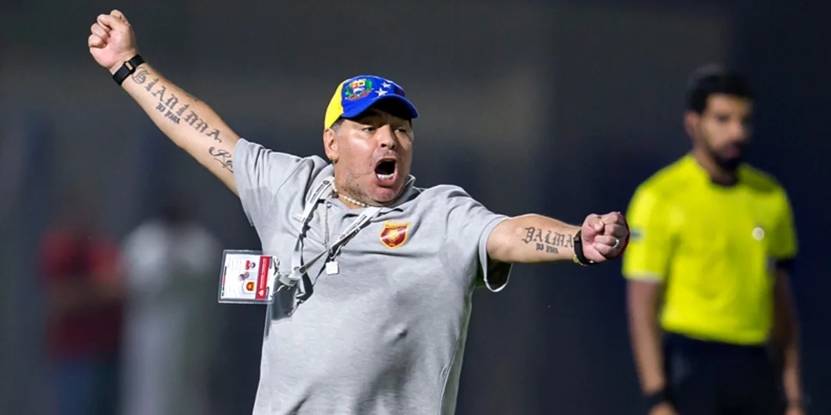 A un paso del ascenso: el festejo de Diego Maradona junto a los jeques ...