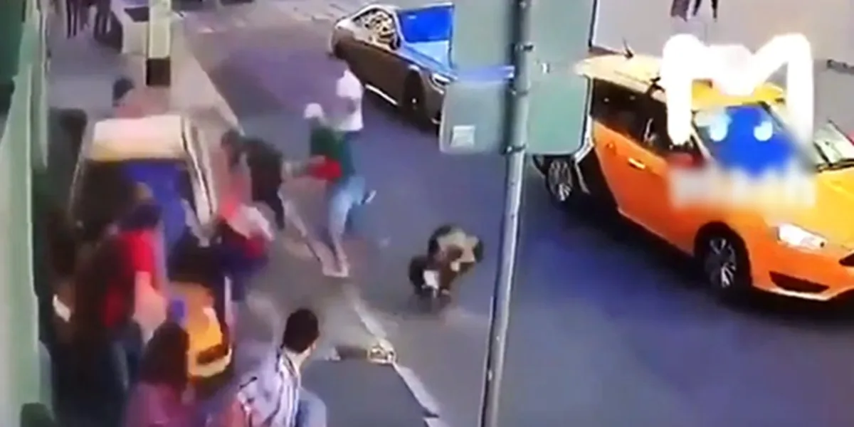 Así fue cómo el taxi atropelló a ocho personas cerca de la Plaza Roja ...