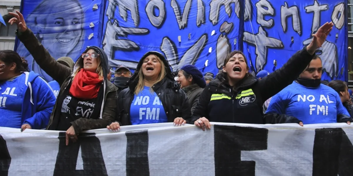 El rechazo de los sindicatos y movimientos sociales hacia el FMI | Filo ...