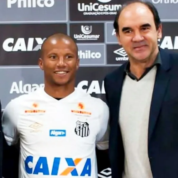 Carlos Sánchez es nuevo jugador de Santos de Brasil y tuvo la mejor bienvenida