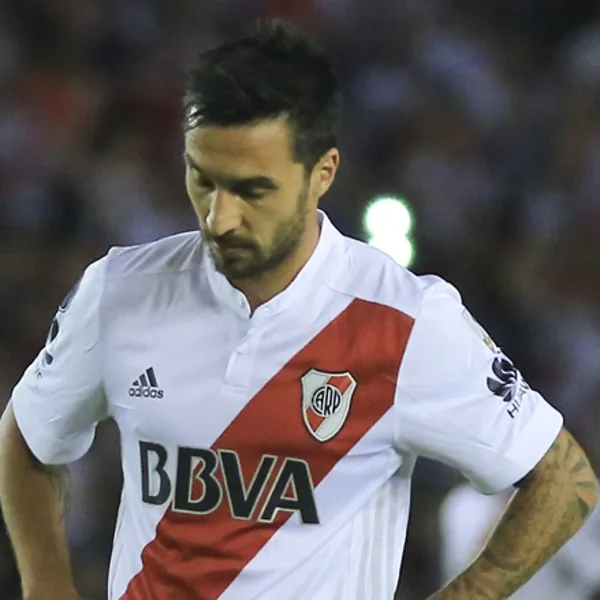 Sigue la racha de malas noticias en River: Scocco no pudo terminar la práctica