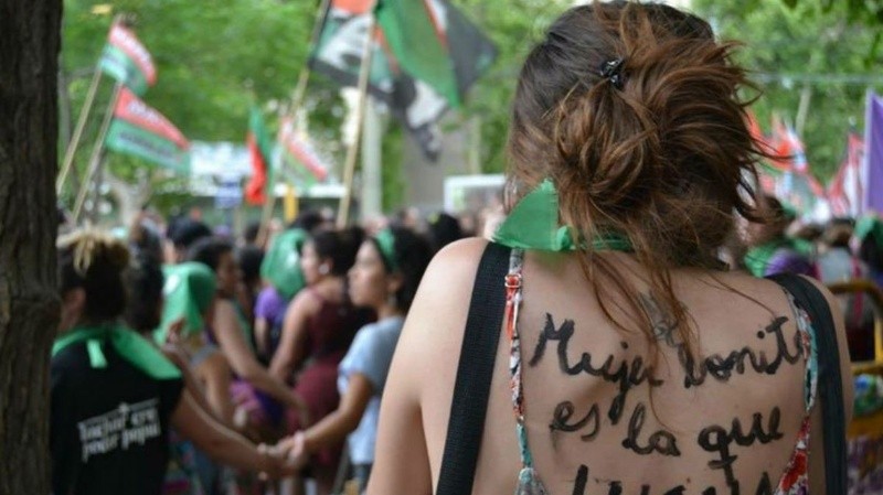 Mujeres marchando a favor del aborto legal | Foto: Twitter