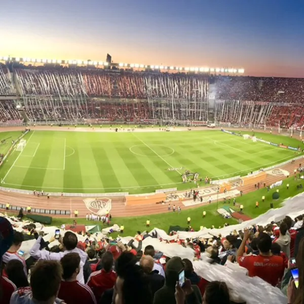 "La pasión es el motor": conocé a los hinchas de River que visten de fiesta al Monumental