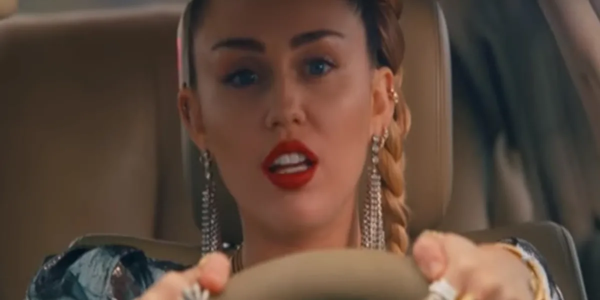 übersetzung Miley Cyrus Nothing Breaks Like A Heart Miley Cyrus presentó "Nothing breaks like a heart" | Filo News