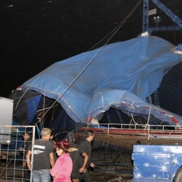Se derrumbó una carpa de circo en San Juan y hay tres personas heridas
