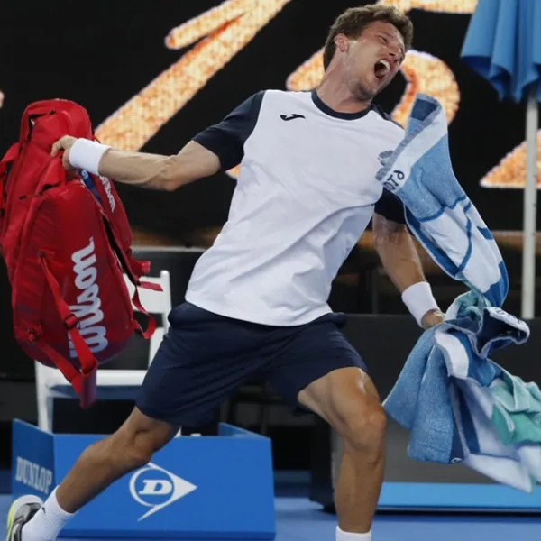 Carreño Busta perdió en el Australian Open y explotó contra el árbitro: "Hijo de puta, cabrón"