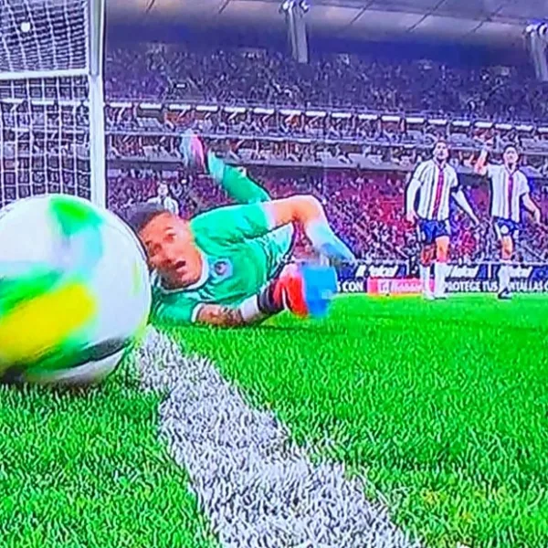 El VAR volvió a ser protagonista en México: ¿Fue gol de Triverio?