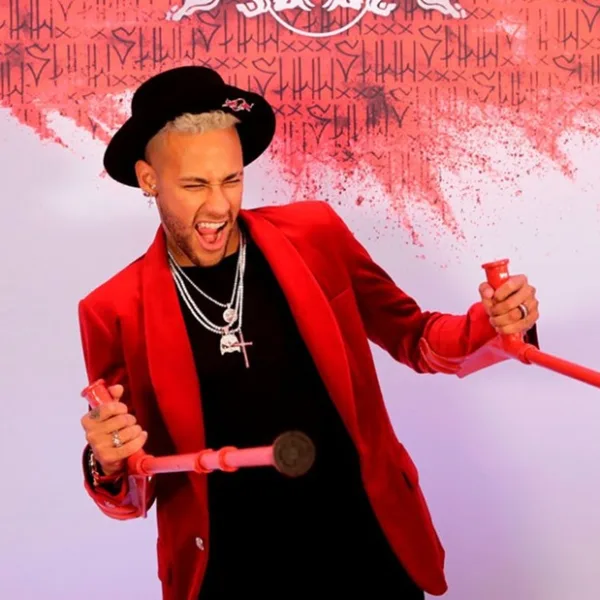 Neymar festejó sus 27 años con una mega fiesta y bailó en silla de ruedas