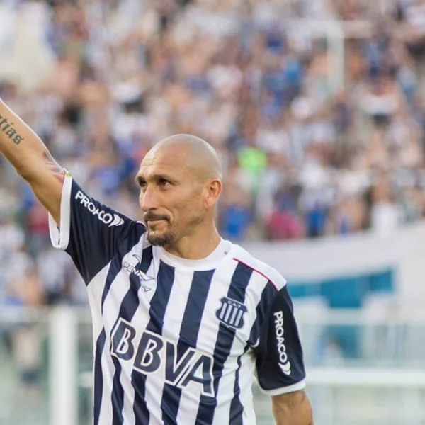 Pablo Guiñazú anunció su retiro del fútbol