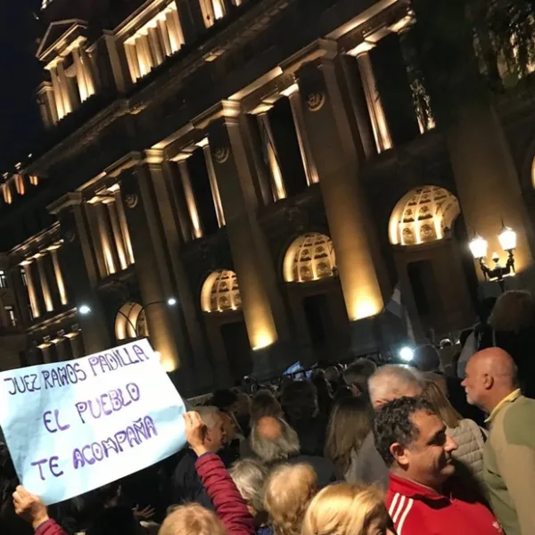 Marchas en Tribunales y el juzgado de Dolores en respaldo a Ramos Padilla