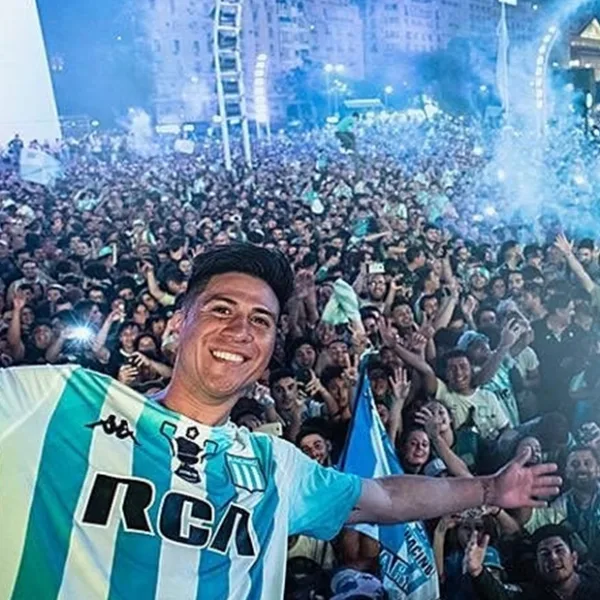 Los hinchas de Racing cumplen sus promesas por el campeonato