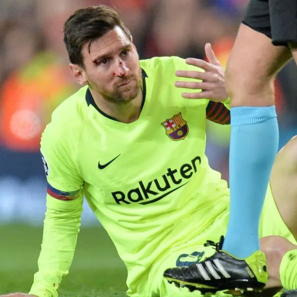 El duro golpe que dejó sangrando a Leo Messi en la victoria de Barcelona