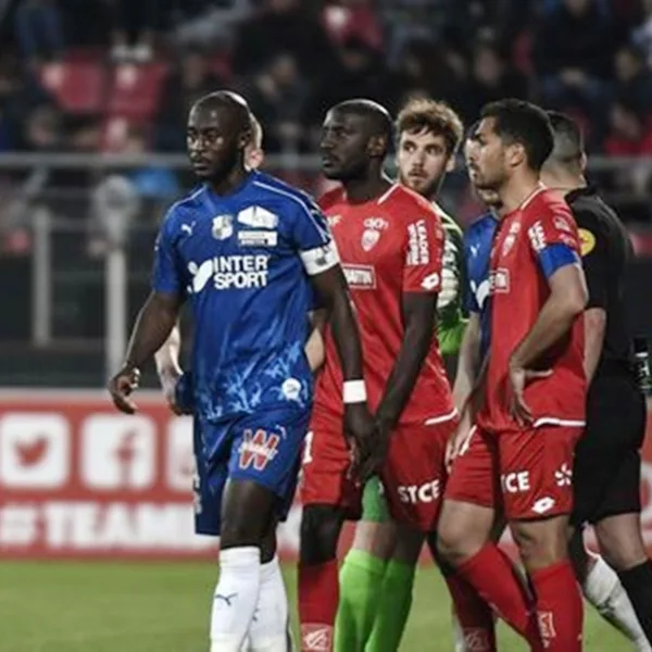 El racismo es protagonista en el fútbol europeo, otra vez