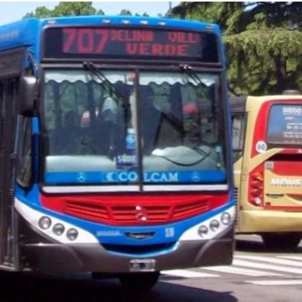 Denuncia contra un colectivero por acoso: no la dejaba bajar y se reía