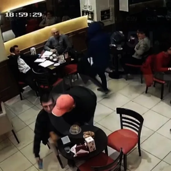 Video: En menos de un minuto robaron un bar de Caballito