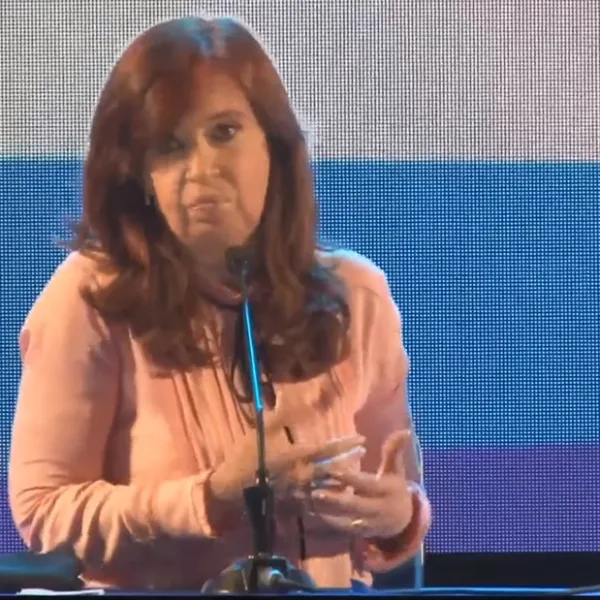 Sin hablar de candidaturas, Cristina presentó su libro en Santiago del Estero