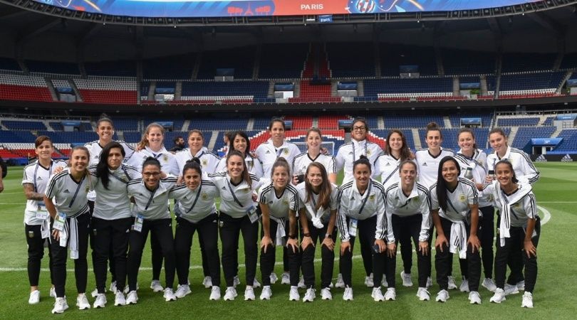 El gran recibimiento a la selección femenina de fútbol en Ezeiza