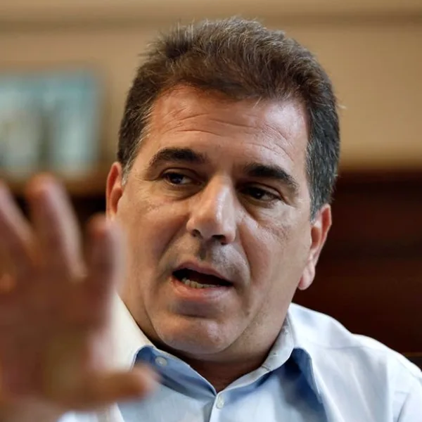 Cristian Ritondo repartió un manual sobre los logros del ministerio de Seguridad