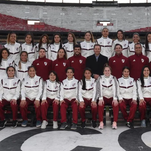River presentó su plantel de fútbol femenino con 15 jugadoras profesionales