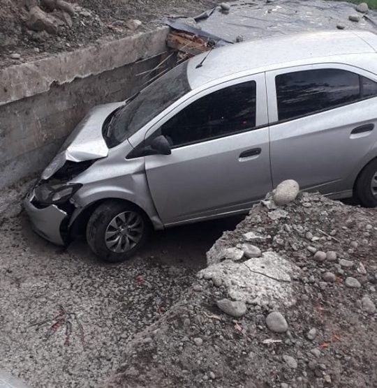 Concepción: Por escapar del granizo cayó en un canal en construcción