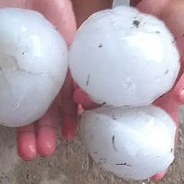Tucumán: después de un día de 40° cayó granizo de gran tamaño