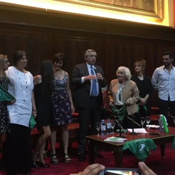 Alberto Fernández participó de la presentación de un libro sobre el caso Belén