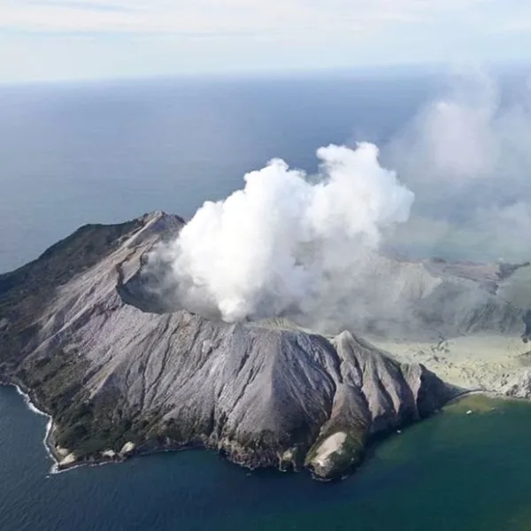 Video: al menos 5 muertos tras la erupción del volcán Whakaari en Nueva Zelanda