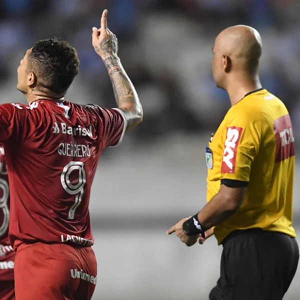 Del sueño de Boca a la presión de Coudet: Paolo Guerrero sin destino definido
