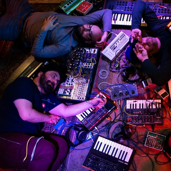 5 preguntas a Proyecto Da Silva tras el lanzamiento de su nuevo disco, 'Ey Amigo'